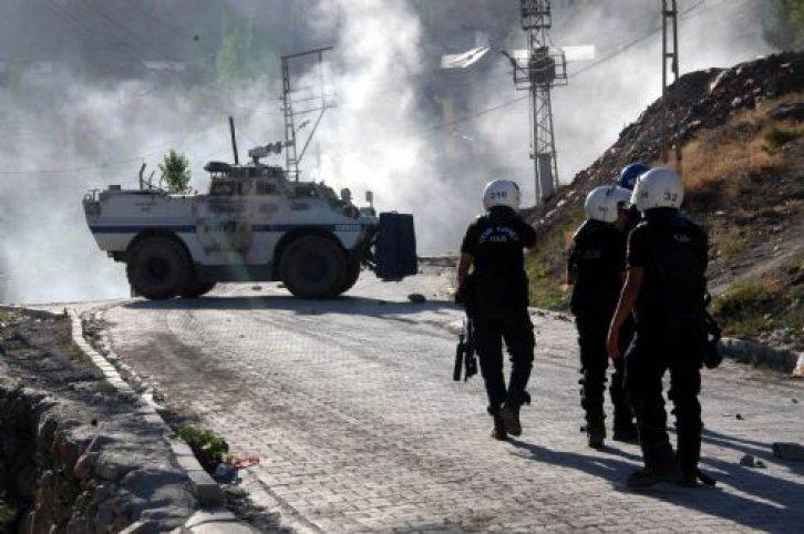 Hakkari'de ortalık karıştı  - Resim 2