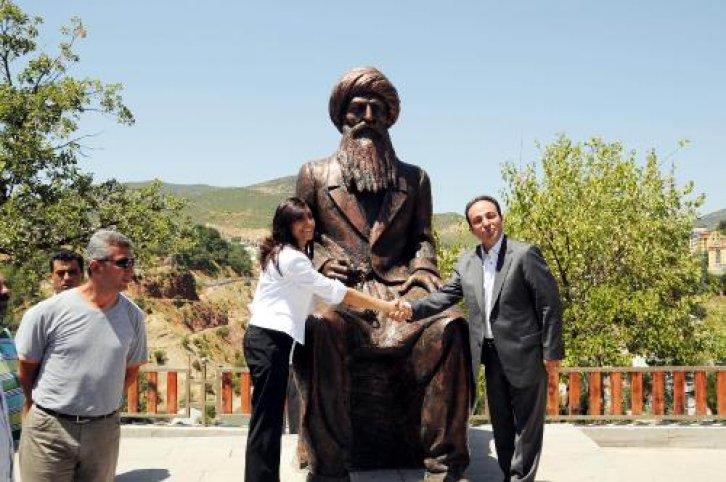 Tunceli’ye Seyit Rıza heykeli dikildi