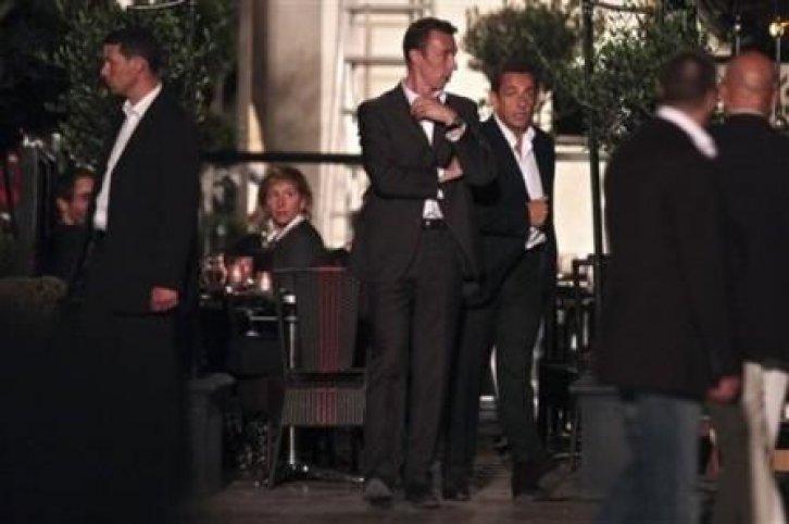 Kıskanç Sarkozy film setini bastı - Resim 7