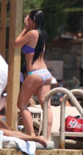 Kilolu Merve Sevi bikinili