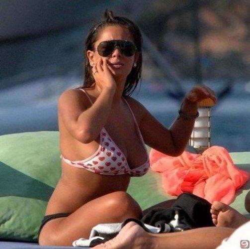 Kilolu Merve Sevi bikinili