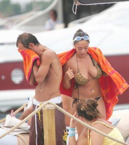 Kilolu Merve Sevi bikinili