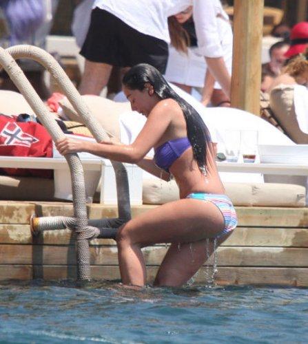 Kilolu Merve Sevi bikinili