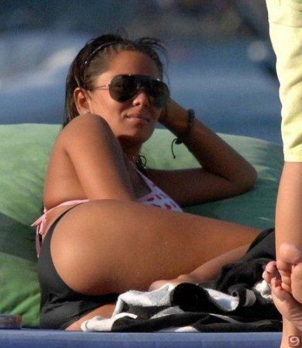 Kilolu Merve Sevi bikinili