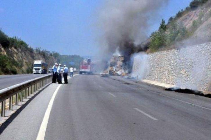 Sigara izmariti otoyolu kapattı - Resim 1