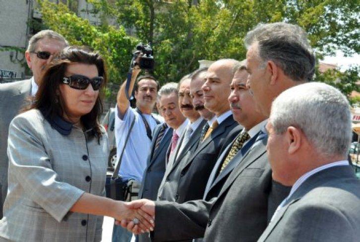 Nimet Çubukçu Romanlarla - Resim 7