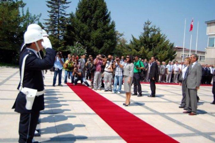 Nimet Çubukçu Romanlarla - Resim 17