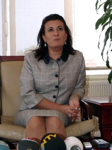 Nimet Çubukçu Romanlarla - Resim 1