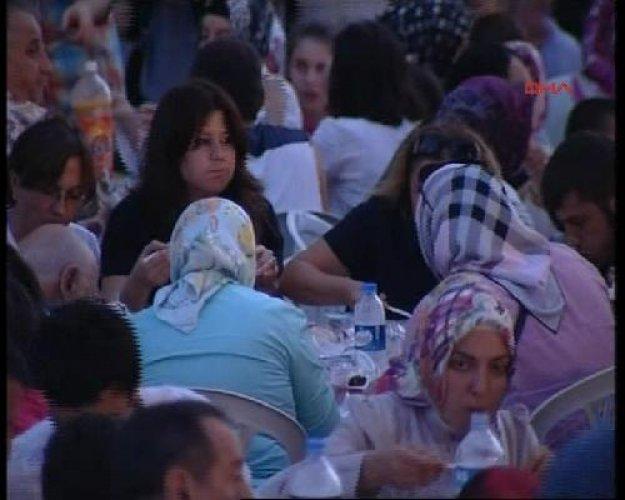 Dev İftar sofrası tam 20 bin kişilik - Resim 6