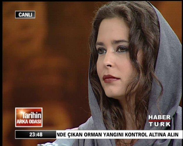 Pelin Batu başını kapattı - Resim 6
