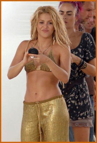 Shakira'nın set kazası - Resim 1
