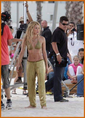 Shakira'nın set kazası - Resim 11