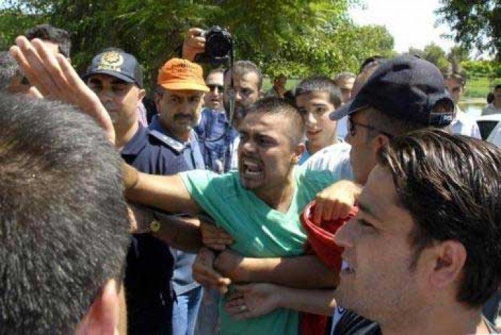Şehit cenazesinde çelenk gerginliği - Resim 2