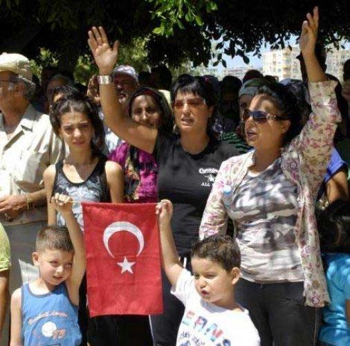 Şehit cenazesinde çelenk gerginliği - Resim 6