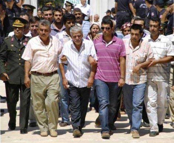 Şehit cenazesinde çelenk gerginliği - Resim 8