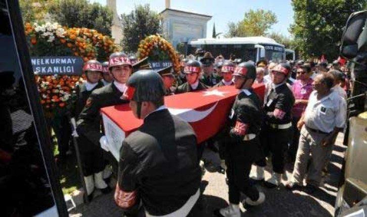 Şehit cenazesinde çelenk gerginliği - Resim 13