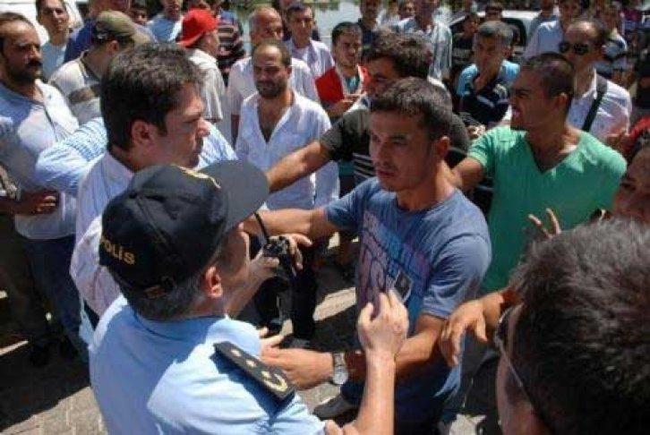 Şehit cenazesinde çelenk gerginliği - Resim 17