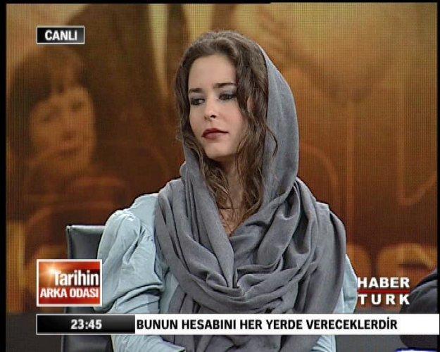 Pelin Batu başını kapattı - Resim 2