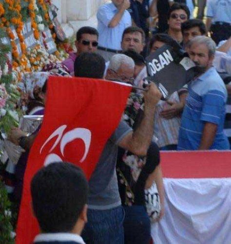 Şehit cenazesinde çelenk gerginliği - Resim 29