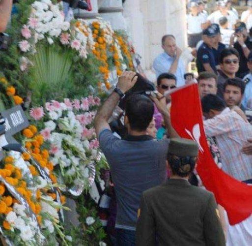 Şehit cenazesinde çelenk gerginliği - Resim 31