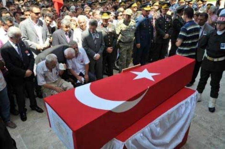 Şehit cenazesinde çelenk gerginliği - Resim 14