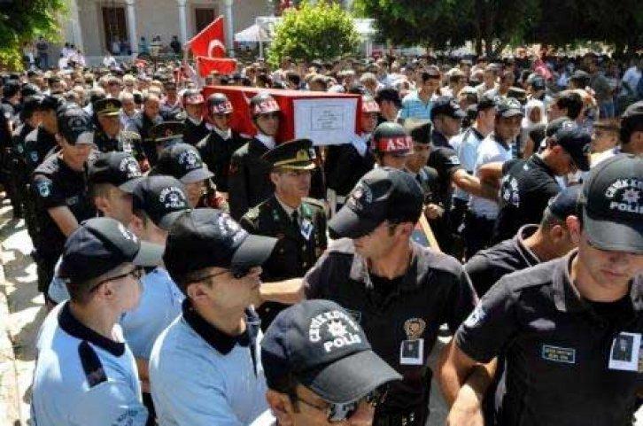 Şehit cenazesinde çelenk gerginliği - Resim 5