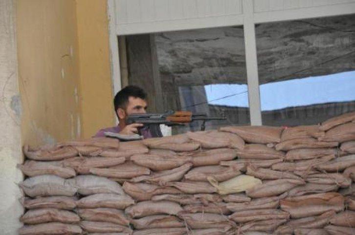 AKP binasına kum torbalı siper - Resim 1