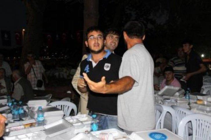 Egemen Bağış'a iftarda protesto - Resim 14