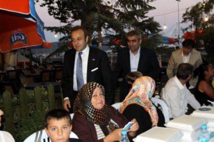 Egemen Bağış'a iftarda protesto - Resim 15