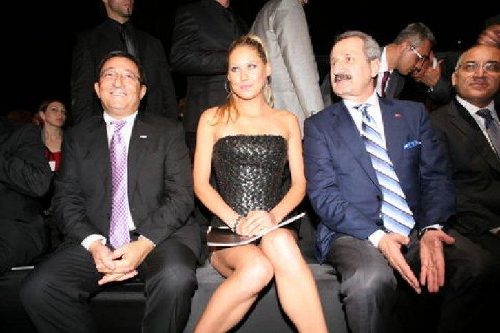 Anna'dan frikik üstüne frikik 