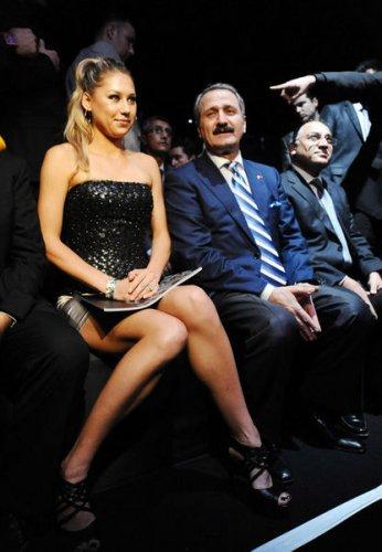 Anna'dan frikik üstüne frikik 