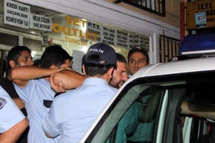 Egemen Bağış'a iftarda protesto - Resim 6