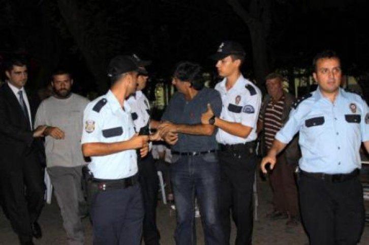 Egemen Bağış'a iftarda protesto - Resim 4