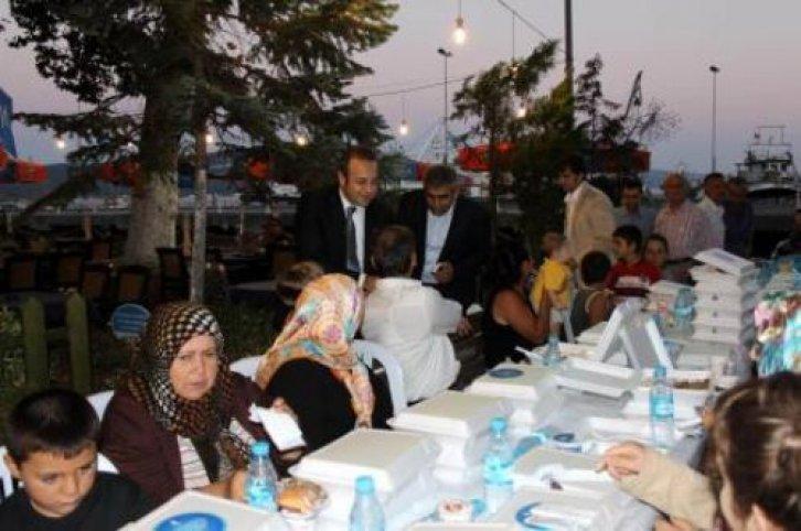 Egemen Bağış'a iftarda protesto - Resim 9