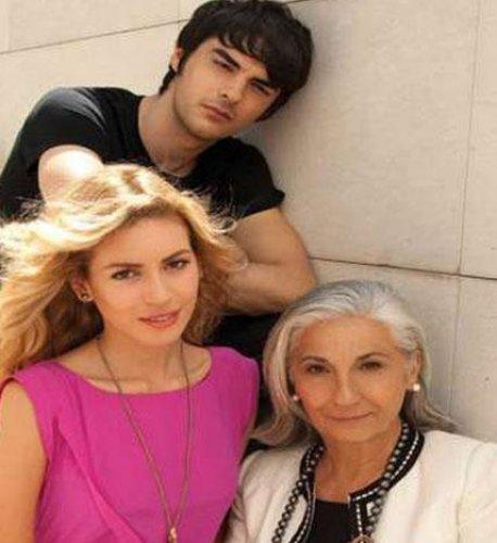 Reyting rekortmeni dizi Küçük Sırlar