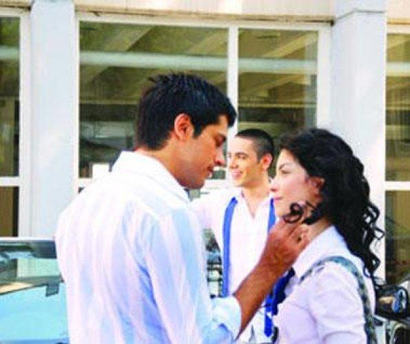 Reyting rekortmeni dizi Küçük Sırlar