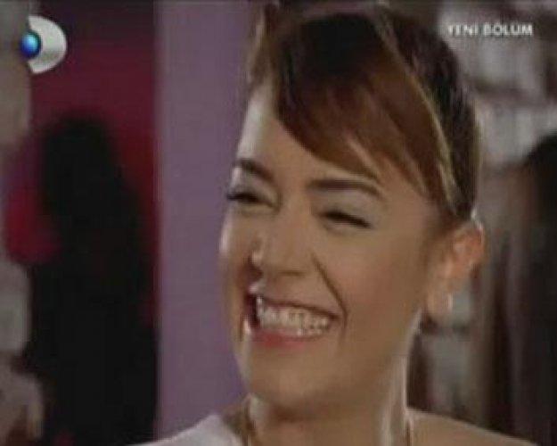 Reyting rekortmeni dizi Küçük Sırlar