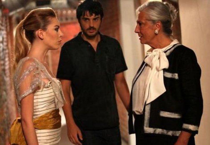 Reyting rekortmeni dizi Küçük Sırlar