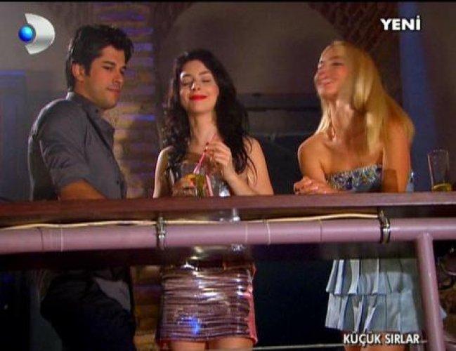 Reyting rekortmeni dizi Küçük Sırlar