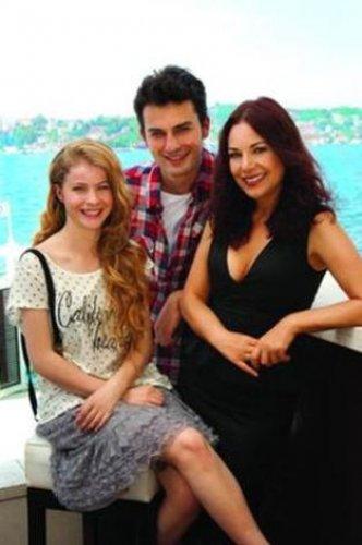 Reyting rekortmeni dizi Küçük Sırlar