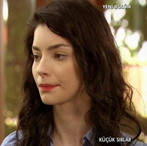 Reyting rekortmeni dizi Küçük Sırlar