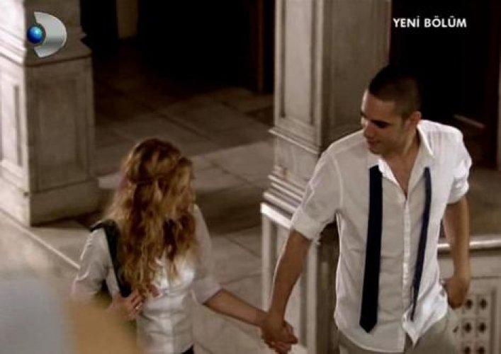 Reyting rekortmeni dizi Küçük Sırlar