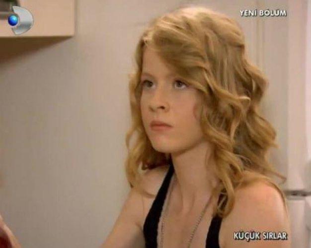 Reyting rekortmeni dizi Küçük Sırlar