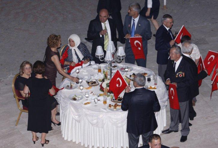Işık Koşaner 'ın ilk resepsiyonu  - Resim 5