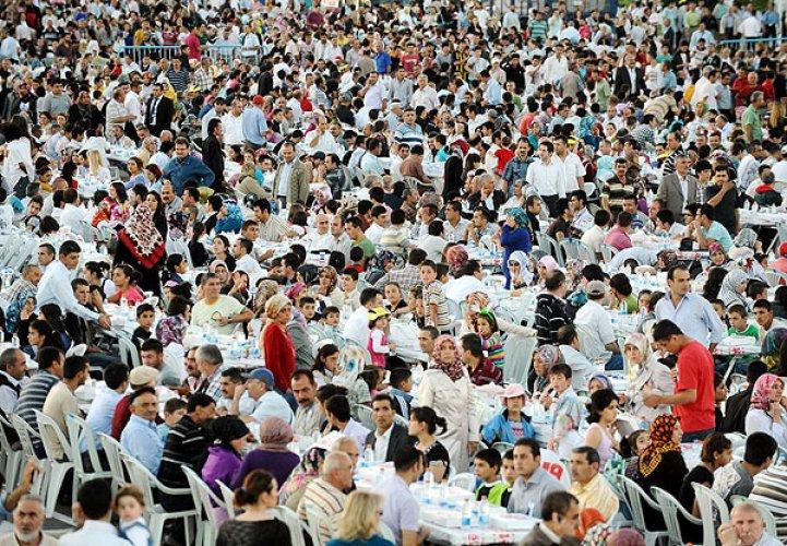 Başkentte 70 bin kişilik iftar rekoru   - Resim 2