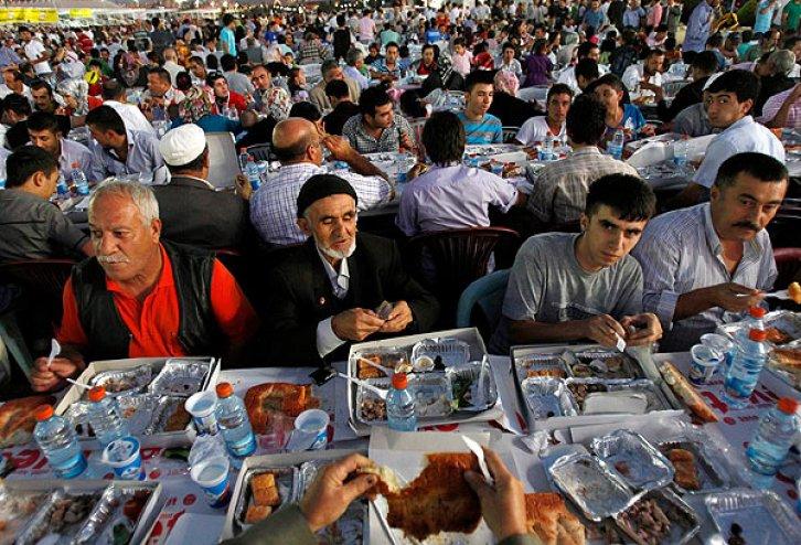 Başkentte 70 bin kişilik iftar rekoru   - Resim 1