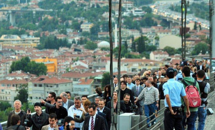 Boğazdan U2 geçti  - Resim 3
