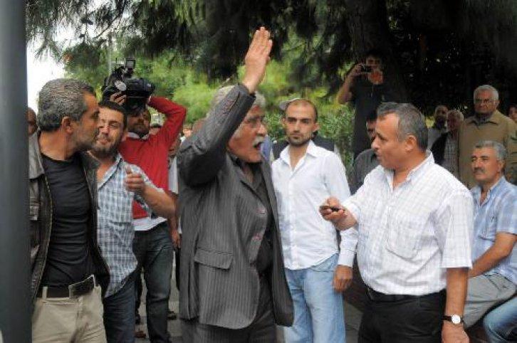 Rahibeli afiş tartışması kavgaya dönüştü - Resim 2