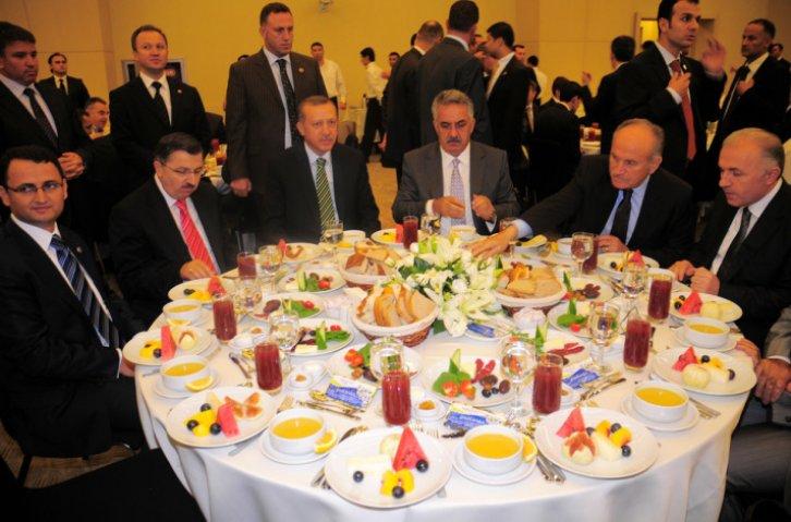 Başbakan'ın iftarına katılan sanatçılar