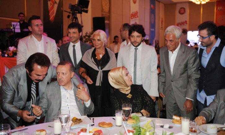 Başbakan'ın iftarına katılan sanatçılar